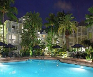 Pool - Hyatt resort 2-bdr 2 bath Duvale St in Key West  with kitchen washer/dryer pool (Key West)