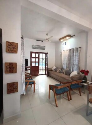 Living area - caesars villa (Kochi)