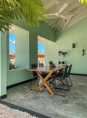 Outdoor dining - Courtyard Village Villa 5 Green (Kralendijk)