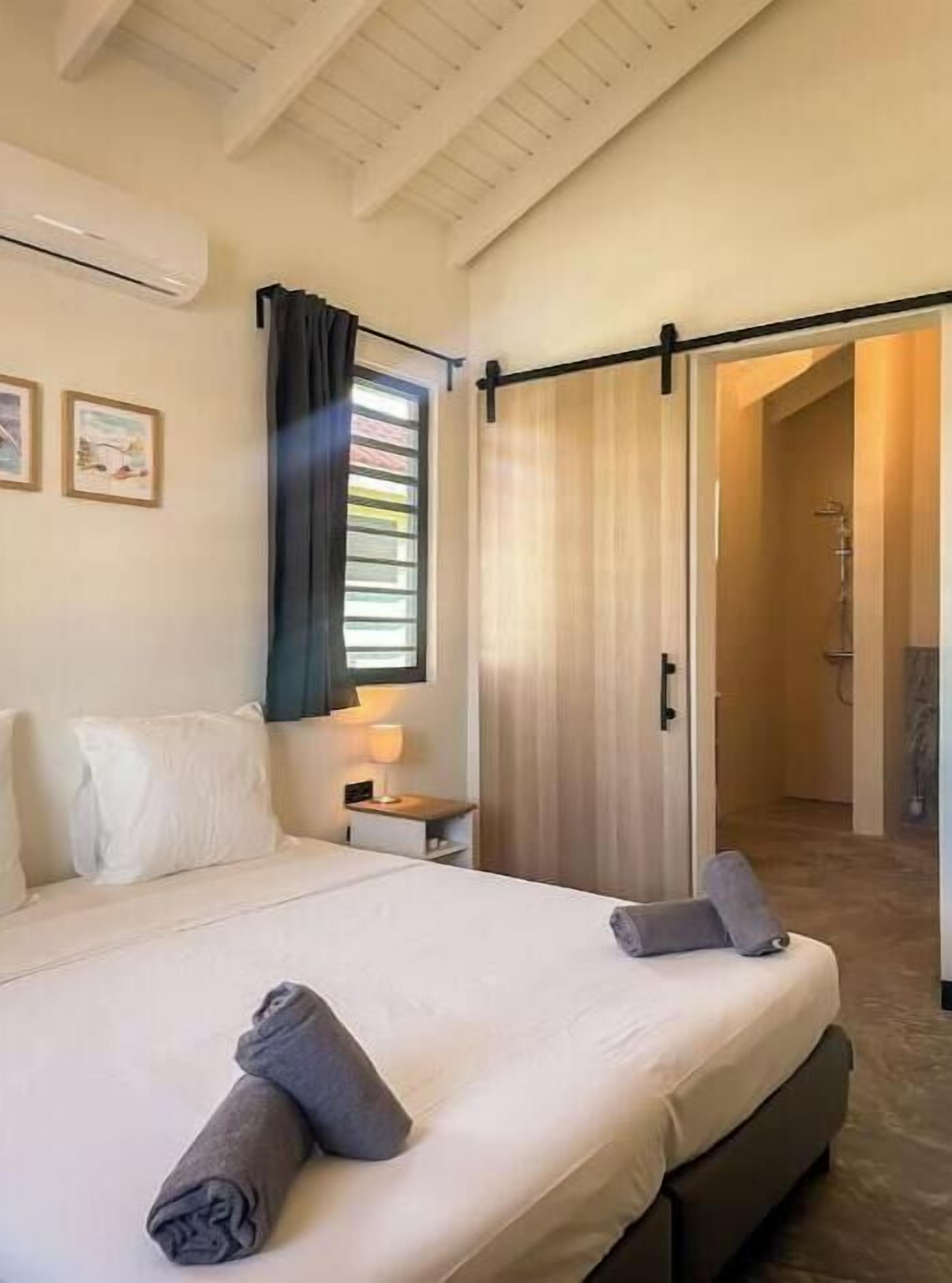 2 bedrooms, iron/ironing board, travel cot, WiFi