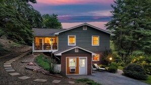 A two-story house with a front porch, a garage, and a driveway. - Asheville Sunset 10min to Asheville + Ping Pong (Asheville)