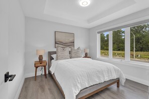 2 bedrooms, iron/ironing board, WiFi