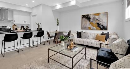 Luxury Unit Windsor (4-plex) 5 minutes to Ambassador Bridge