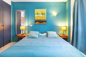 Apartment | 4 bedrooms, iron/ironing board, free WiFi, bed sheets - 4 Bedroom 6 Guests Apartment 60m From Beach (Torremolinos)