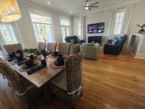 Interior - Beautiful 4-br 3 king beds, 20 seconds to beach, community pool (Destin)