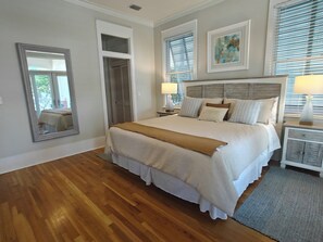 4 bedrooms, iron/ironing board, free WiFi, bed sheets - Beautiful 4-br 3 king beds, 20 seconds to beach, community pool (Destin)