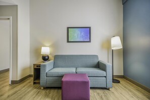 Suite, 2 Queen Beds, Accessible, Bathtub | Living area