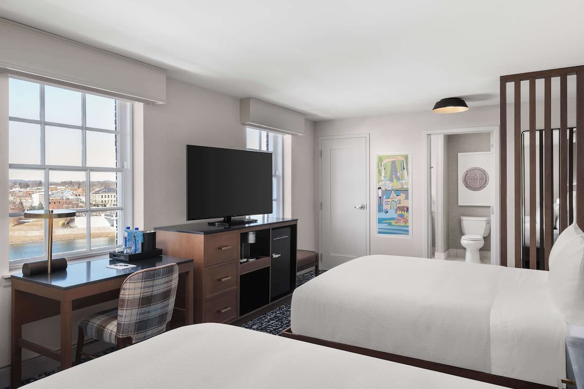 Hypo-allergenic bedding, in-room safe, blackout curtains