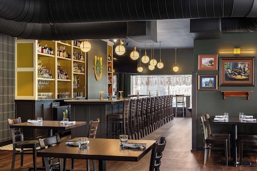 The Well House Hamilton, Tapestry Collection By Hilton