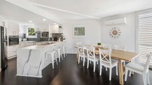 Dining - Seaside Home- Direct beach access & pet friendly (Noosa)