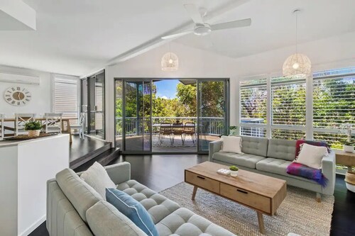 Seaside Home- Direct beach access & pet friendly