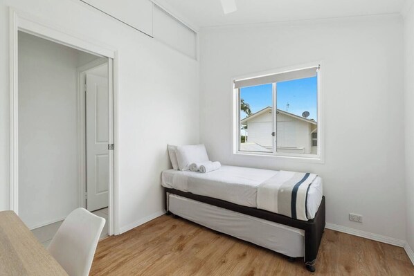 3 dormitorios, tabla de planchar con plancha, wifi gratis y ropa de cama