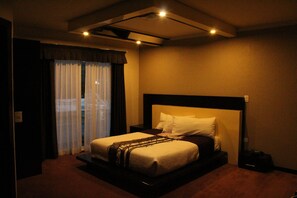 Premium studio suite | Een minibar, een bureau, een laptopwerkplek, geluiddichte muren