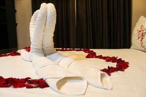 Minibar, desk, laptop workspace, soundproofing - Hotel Cancalli Tlaxcala (Tlaxcala)