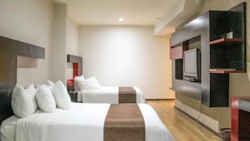 ميني بار ومكتب ومساحة عمل للكمبيوتر المحمول وتجهيزات عازلة للصوت