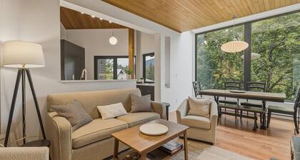 Prime Village Location | Free Parking | Walk to Lifts