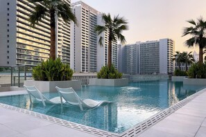 Outdoor pool - Excellent 2BR at Sterling Business Bay (Dubai)