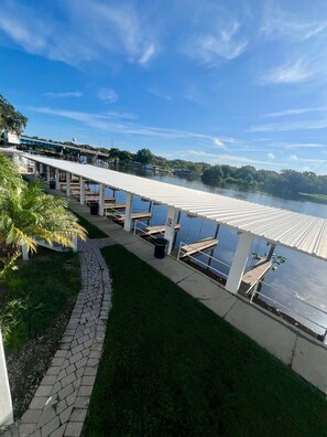 Exterior - Castaways On The River (Astor)