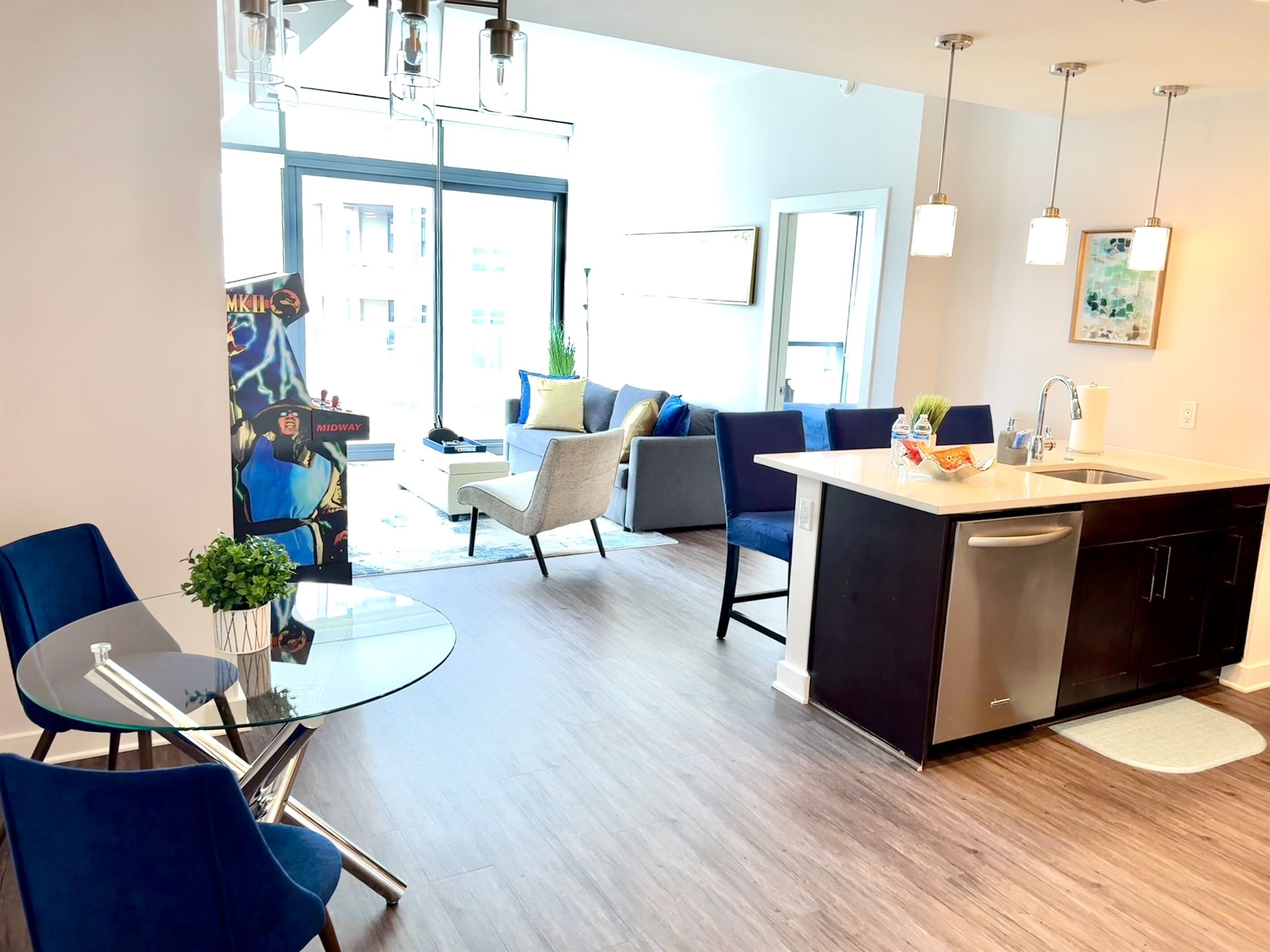 Luxury 3br Buckhead Penthouse/pool/balcony/walk To Lenox,phipps Plaza & Marta - Dunwoody, GA