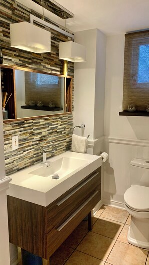 淋浴设施、吹风机、毛巾、肥皂