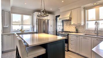 Mikrowelle, Ofen, Herdplatte, Geschirrspüler