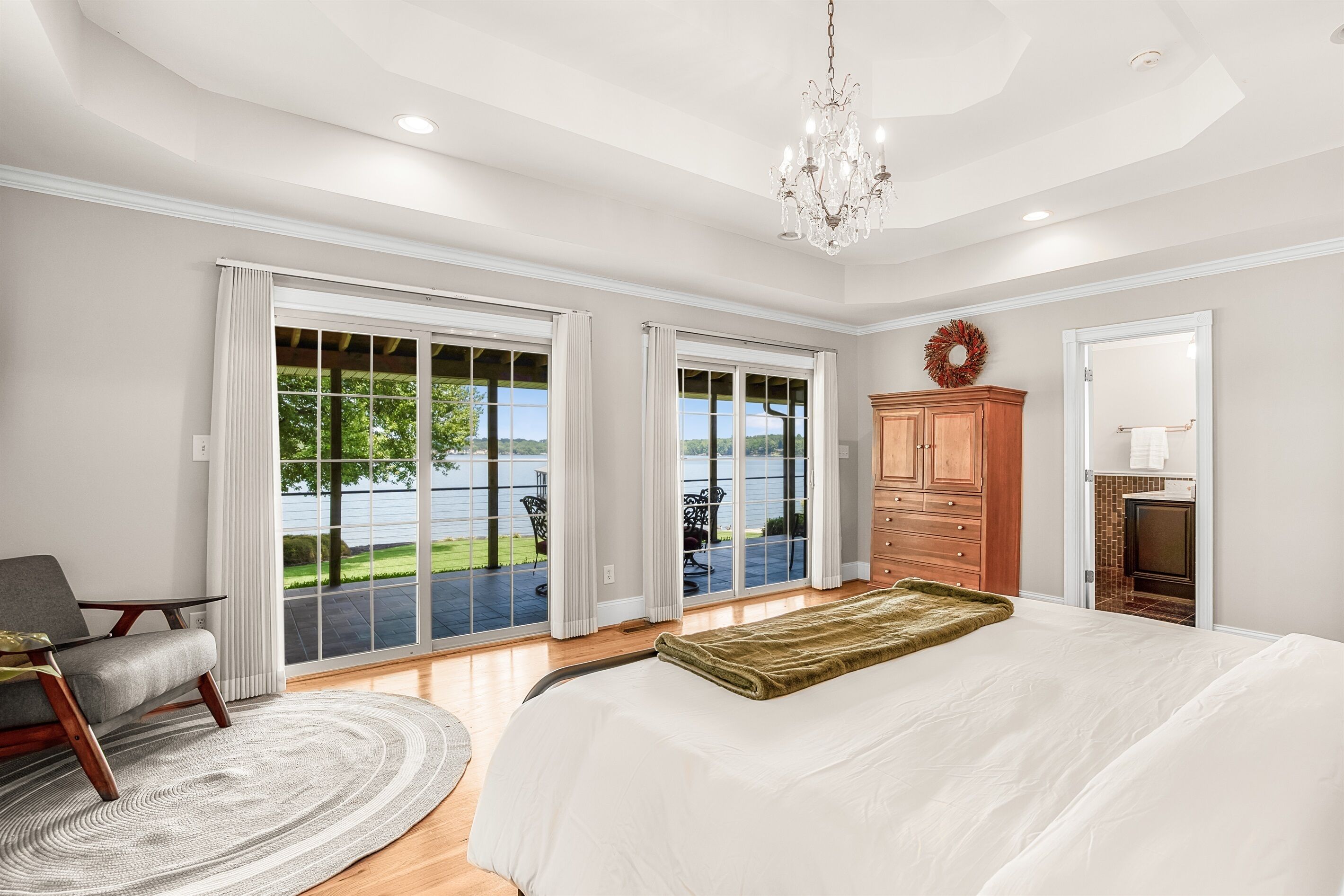 5 chambres, fer et planche à repasser, lit parapluie, Wi-Fi gratuit