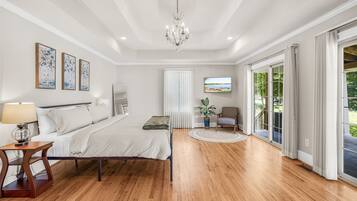 5 habitaciones, tabla de planchar con plancha y cuna de viaje