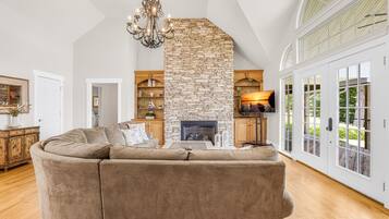 Smart TV, futbolito, tenis de mesa y libros