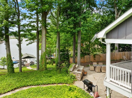 Cozy Lakefront Home w/ Firepit & Covered Dock