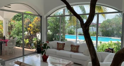 Villa Zafiro de 4 habitaciones. 11 personas a 0,12 millas de la playa.