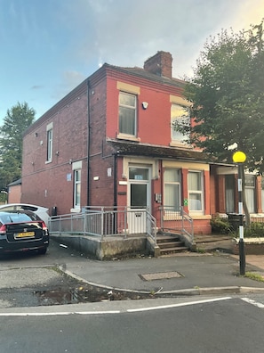 Front of property - Waverley park house (Preston)