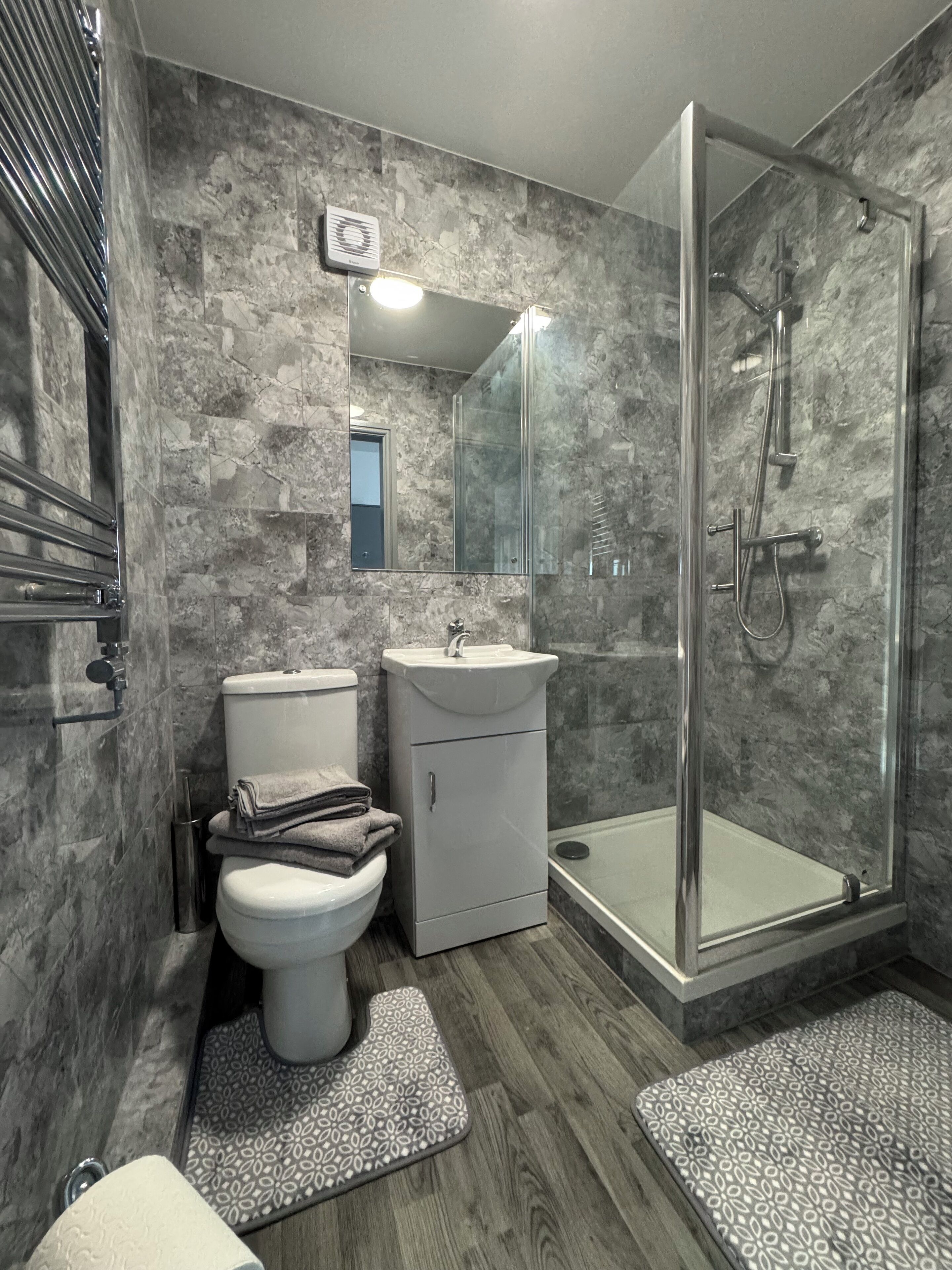 Luxury Double Room, 1 Double Bed, Garden View | Bathroom | Shower, towels, soap, shampoo