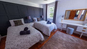 5 slaapkamers, een strijkplank/strijkijzer, wifi, beddengoed