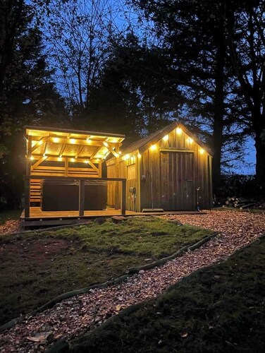 Large country house with garden, sauna, hot tub & games room by Get Better Getaw