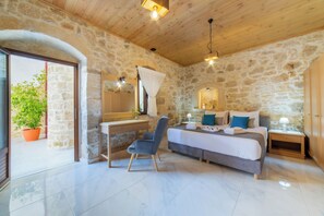 4 bedrooms, in-room safe, iron/ironing board, free WiFi