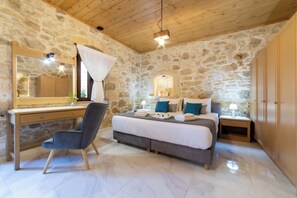 4 bedrooms, in-room safe, iron/ironing board, free WiFi
