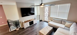 Smart TV, fireplace - Brand new! Modern Luxury TownHome. Great location in North Gate, near USAFA (Colorado Springs)