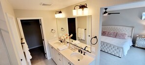 4 bedrooms, iron/ironing board, travel crib, free WiFi - Brand new! Modern Luxury TownHome. Great location in North Gate, near USAFA (Colorado Springs)