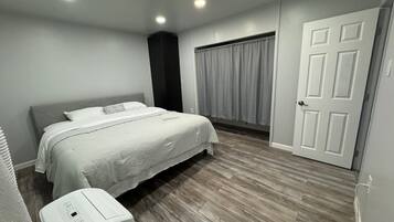 2 slaapkamers, een strijkplank/strijkijzer, gratis wifi, beddengoed