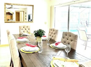 Dining - Charming 3-bedroom house in lovely North Fort Myers with pool (North Fort Myers)