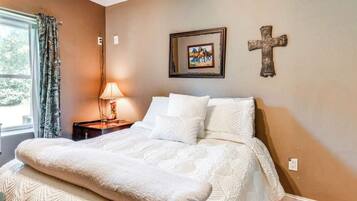 2 bedrooms, WiFi, bed sheets