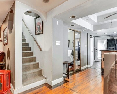 Charming 2-bedroom cabin with WiFi, AC in brilliant Statesville