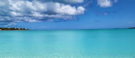 Beach nearby, sun-loungers, beach towels
