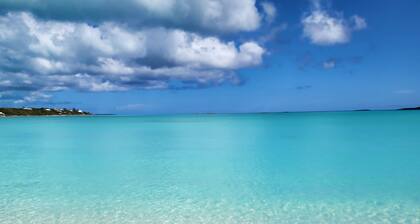 Exuma Sea La Vie - BEACHFRONT, Stunning views, Newly Updated at Hideaways