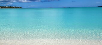 Exuma Sea La Vie - BEACHFRONT, Stunning views, Newly Updated at Hideaways