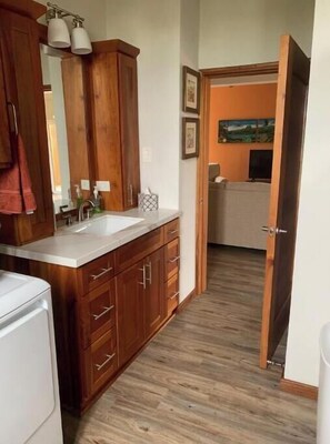 Shower, towels, soap, toilet paper - Marvelous apartment with WiFi in Cerros Sands (Cerros Sands)