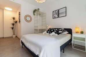 2 bedrooms, iron/ironing board, free WiFi, bed sheets