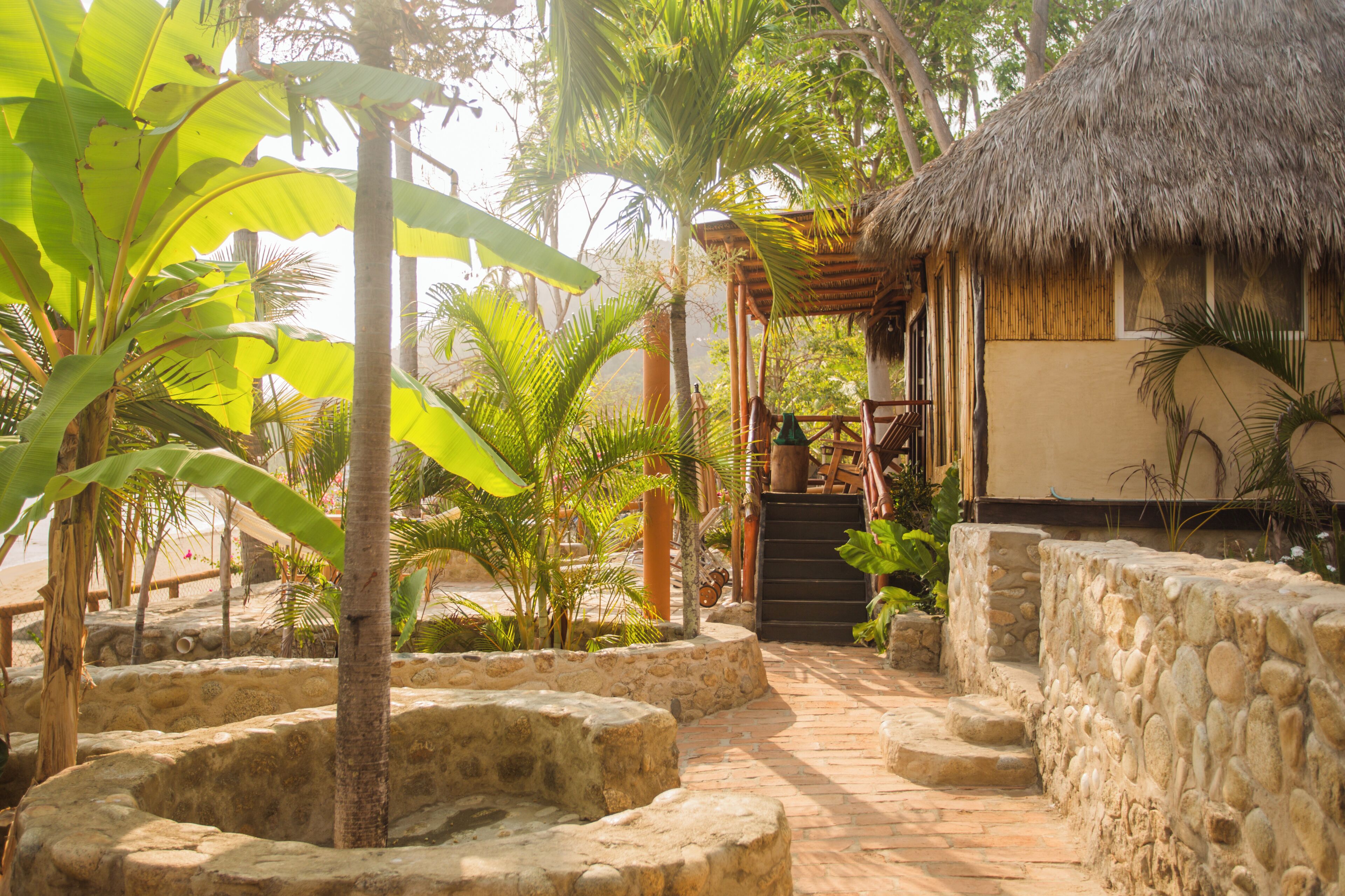 المنطقة المحيطة بالمنشأة