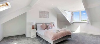 Stunning 4BR Home in South Shields w/ FREE Wifi