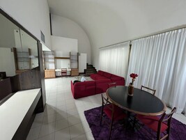 Comfort Suite | Premium bedding, in-room safe, iron/ironing board, free WiFi